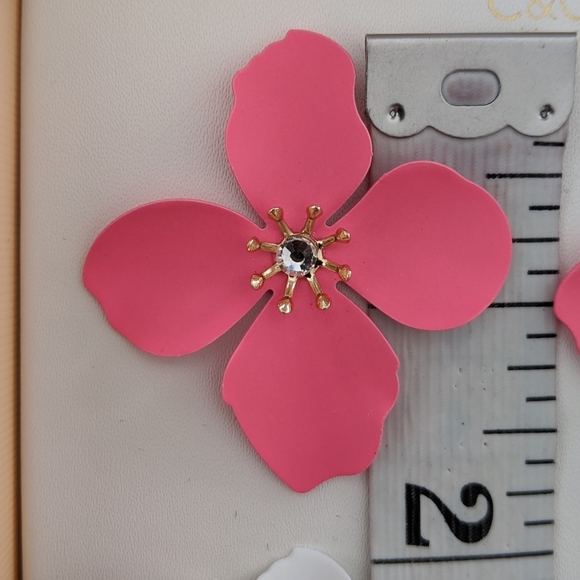 C & C California White & Pink Large Flower Statement Earrings 2 Pair Set, NWT - Picture 4 of 4